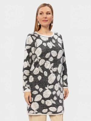 Удлиненный пушистый джемпер