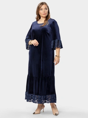 Велюровое платье с кружевной отделкой