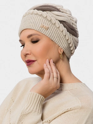 Шапка женская с косами