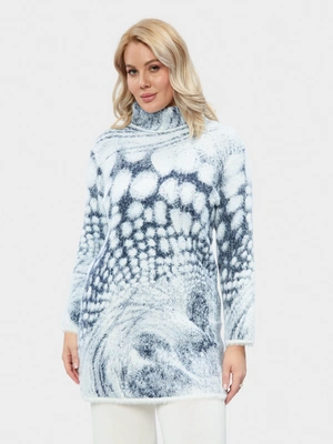 Удлиненный пушистый джемпер с воротником-стойкой