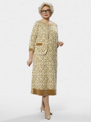 Костюм с раппортным орнаментом