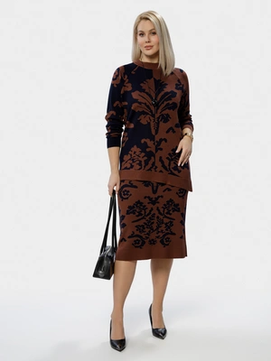 Костюм с орнаментом