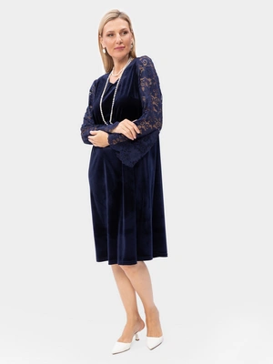 Платье бархатное с кружевными рукавами