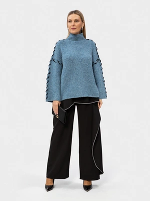 Джемпер с декоративным шнуром на рукавах