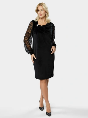 Бархатное платье с кружевными рукавами и фигурной горловиной