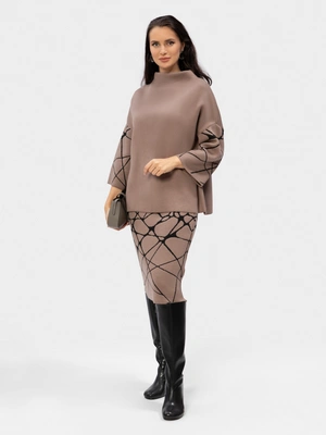 Трикотажный костюм с абстрактным рисунком