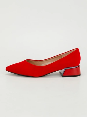 Туфли на низком каблуке