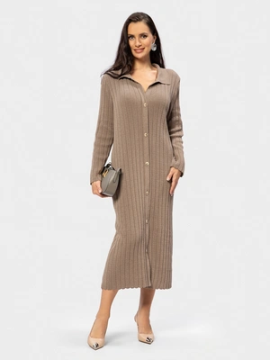 Трикотажное платье на пуговицах