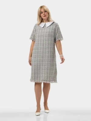 Платье с воротником