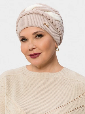 Шапка женская с косами