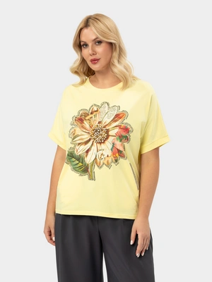 Блуза с акцентным декором на полочке