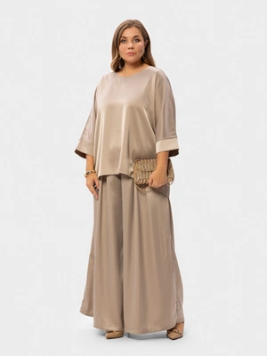 Костюм атласный