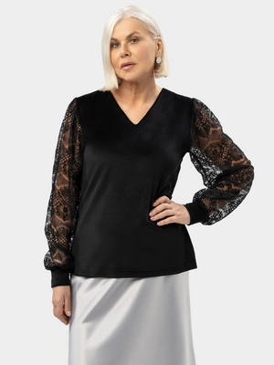 Блуза с гипюровыми рукавами