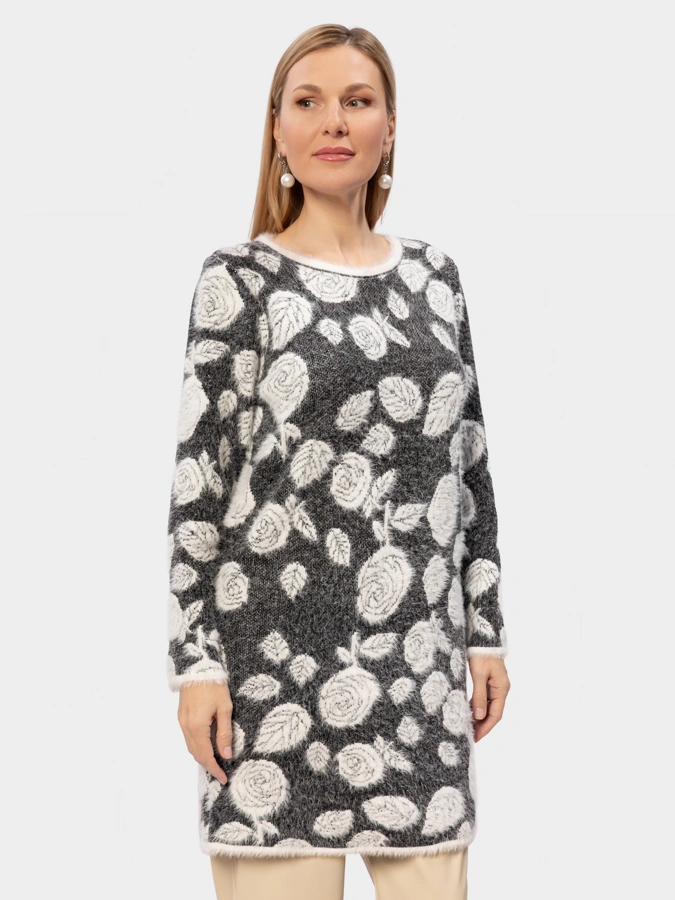 Удлиненный пушистый джемпер