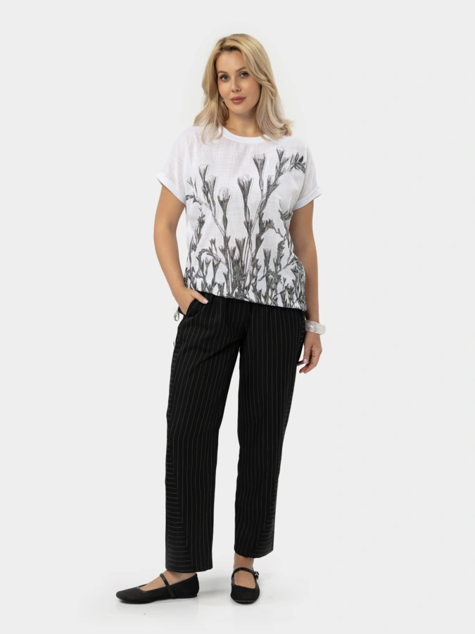 Блузка с флоральным принтом и стразами