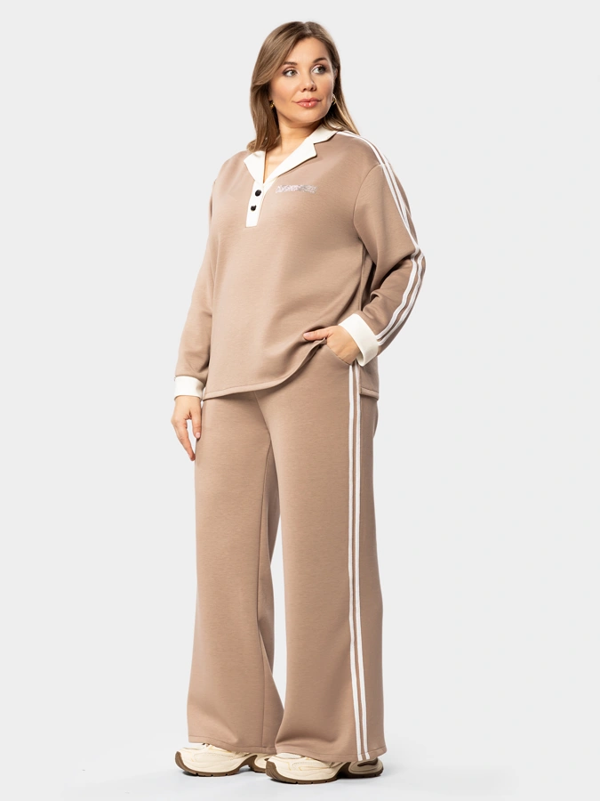 Костюм с контрастными вставками