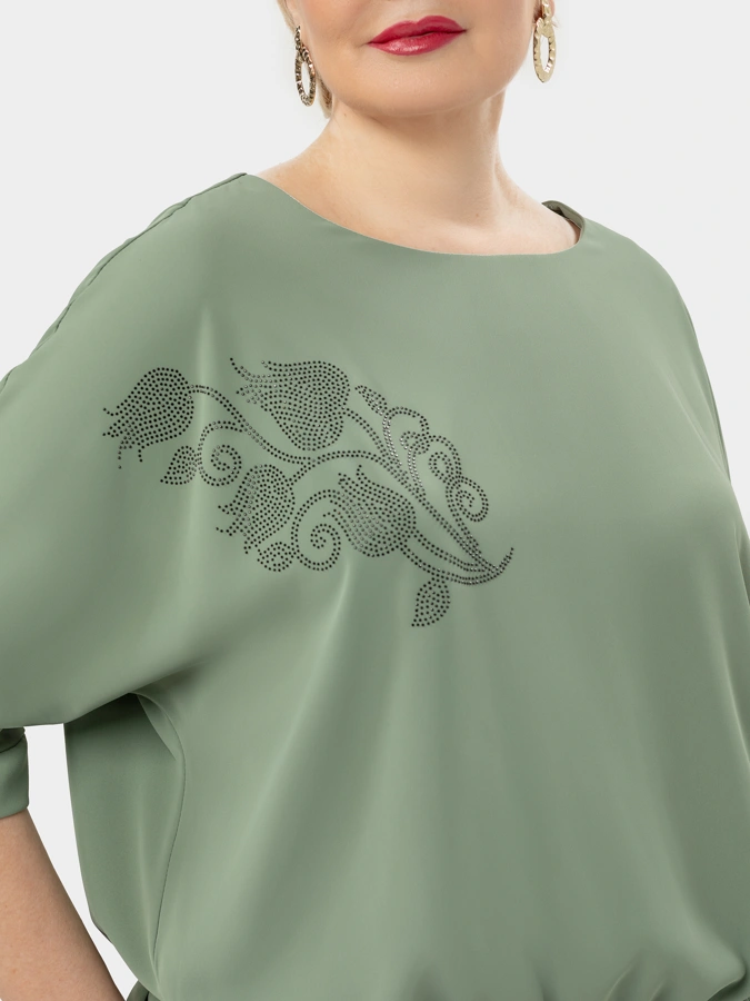 Брючный костюм-двойка со стразами