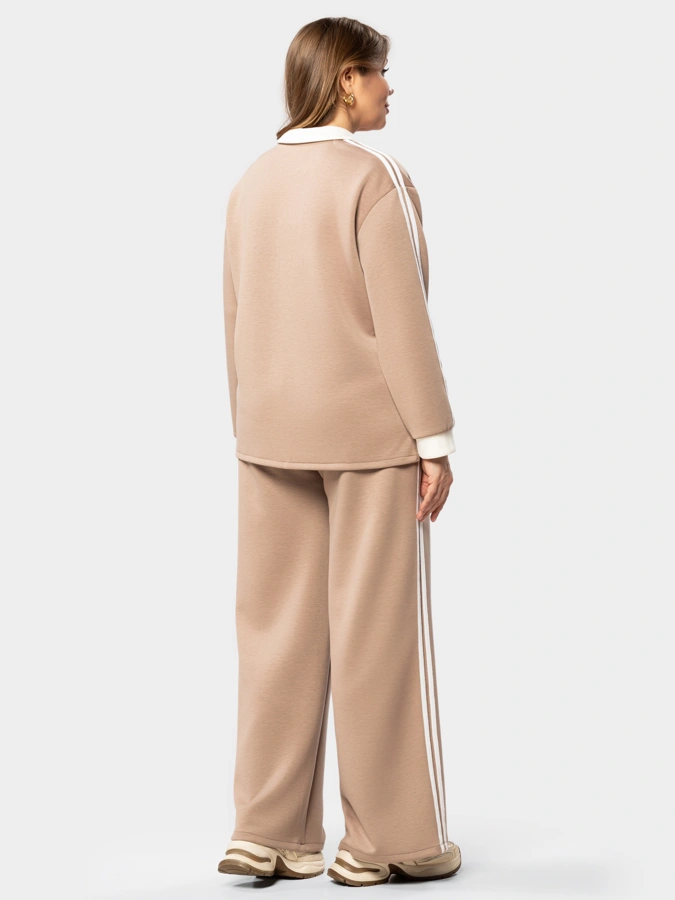 Костюм с контрастными вставками