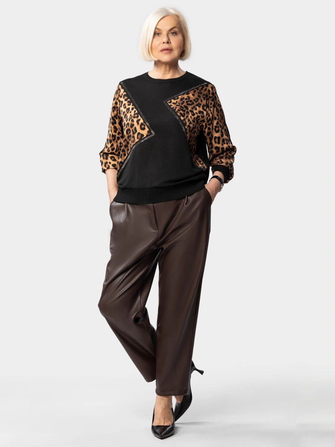 Джемпер нарядный с абстрактным рисунком и стразами