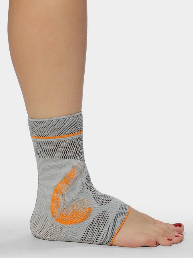 Суппорт голеностопа с боковой поддержкой и защитой