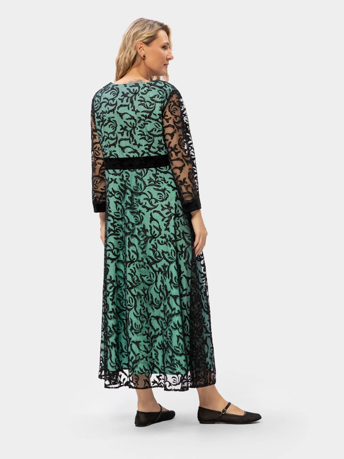 Двухслойное платье с кружевом