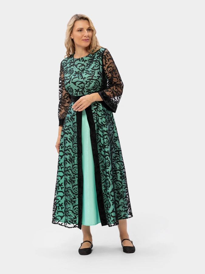 Двухслойное платье с кружевом