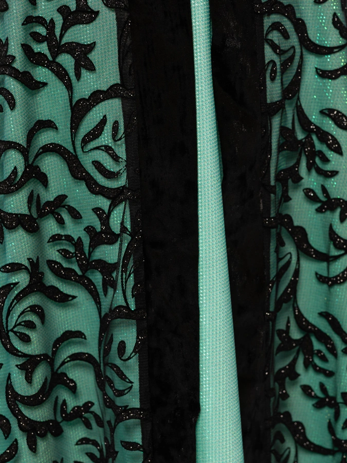 Двухслойное платье с кружевом