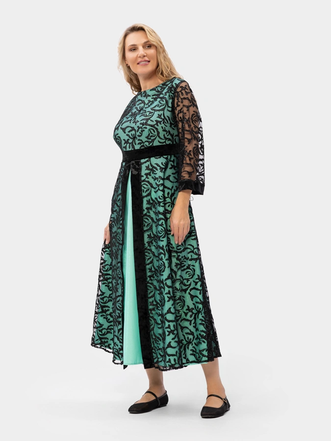 Двухслойное платье с кружевом