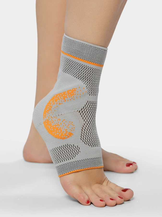 Суппорт голеностопа с боковой поддержкой и защитой