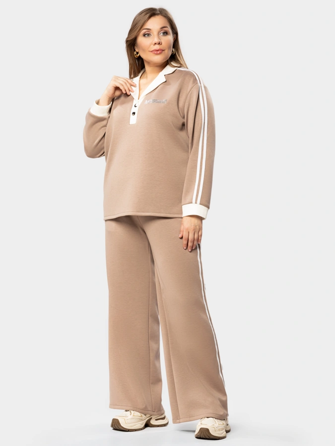 Костюм с контрастными вставками